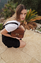 lifestyle-portrait-1-daim-cotele-brun