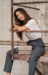 lifestyle-portrait-2-taupe