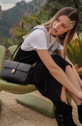dalia-lezard-noir-lifestyle